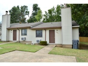 Building Photo - 3725 Lakewood Dr