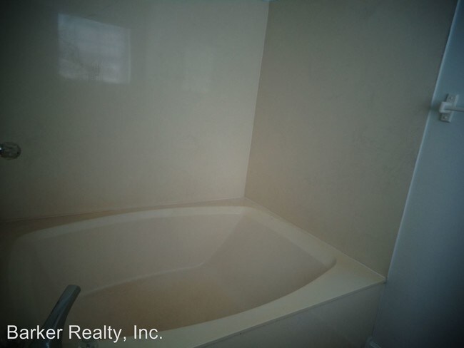 Building Photo - 4900 Avenida del Sol Dr