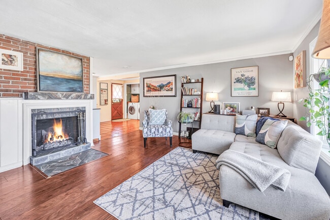 Foto del edificio - 239 Bayberry Ln