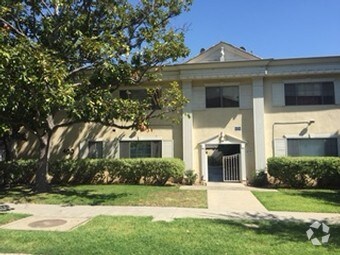 Primary Photo - 1095 N Raymond Ave