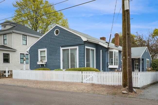 Photo - 13 Roosevelt Ave House