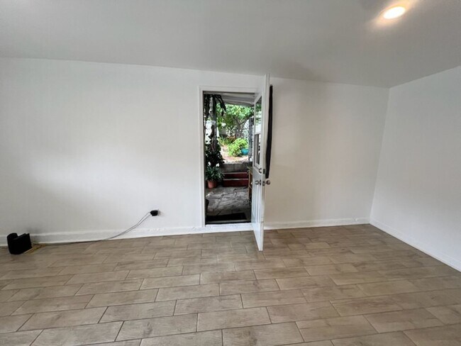 Foto del edificio - 161 1/2 N Hoover St