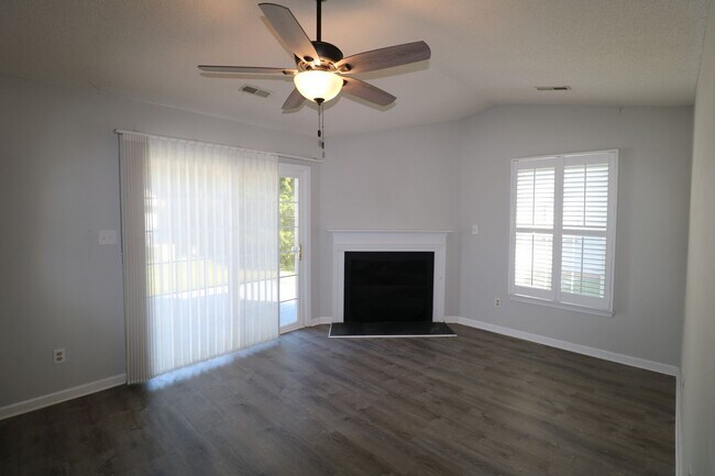 Foto del edificio - 899 Woodland Trace Dr