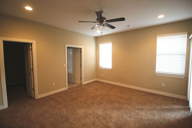 Foto del edificio - 3315 E Jersey Ave