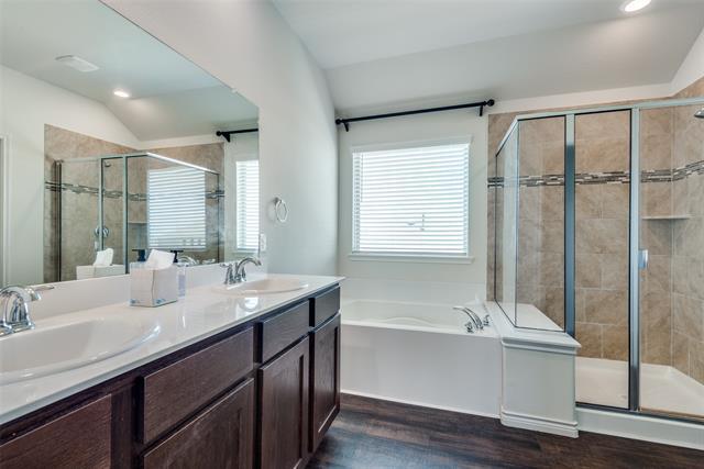 Building Photo - 2205 Miramar Dr