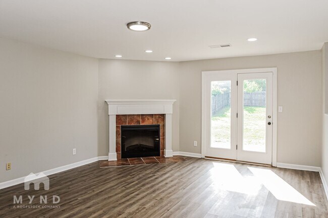 Foto del edificio - 3225 Lakeland Dr SW