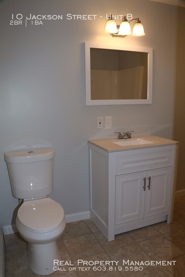 Building Photo - 2 Bedroom Duplex- Great Location!