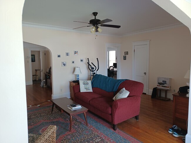 Living room - 4013 N Prospect Ave
