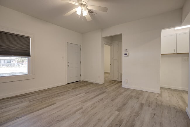 Photo - 404 N Findlay Ave House