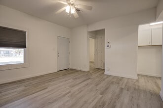 Building Photo - 404 N Findlay Ave