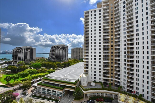 Foto del edificio - 801 Brickell Key Blvd