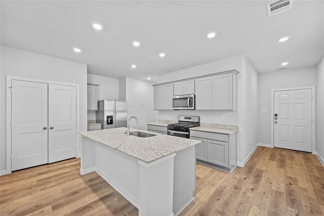 Building Photo - 21239 Rising Hts St