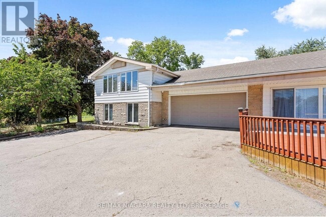 Building Photo - 290 Lakeshore Rd