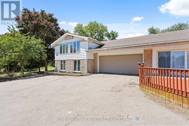 Photo du bâtiment - 290 Lakeshore Rd