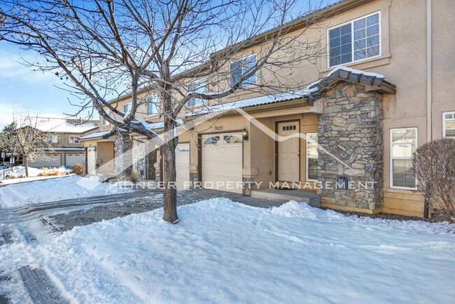 Building Photo - Luxurious 3bd, 2.5 bath Townhome near Chey...
