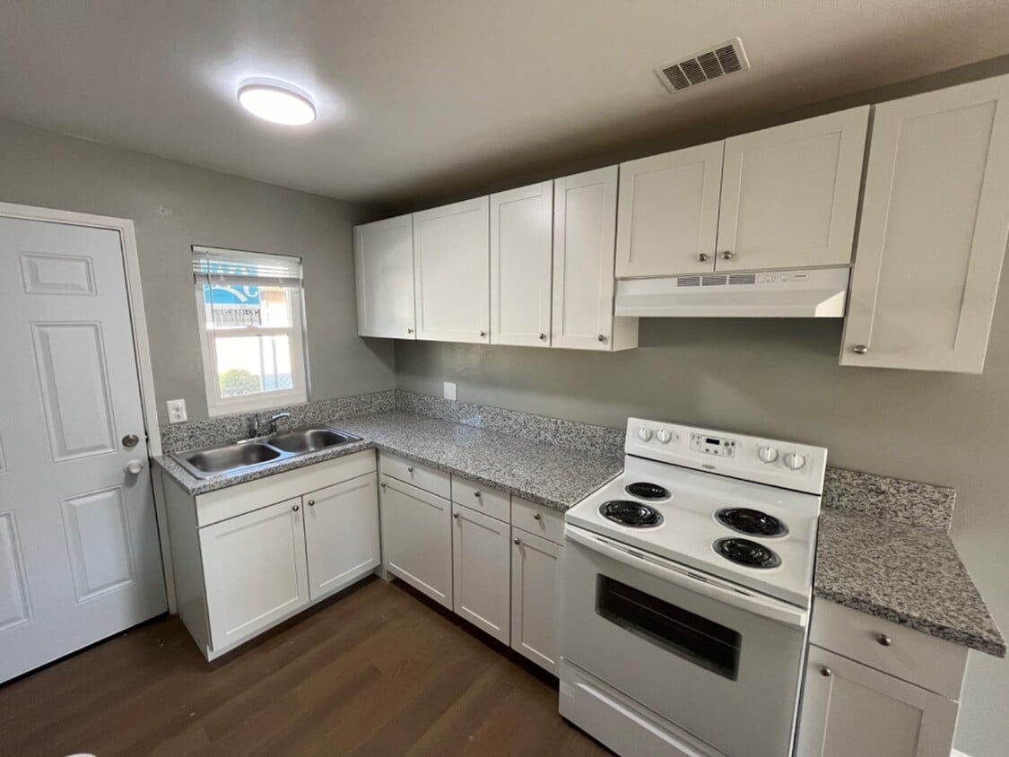 Primary Photo - 2136-2142 N First St - 2138
