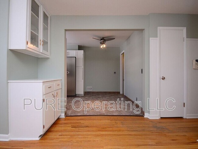 Building Photo - 4921 Bancroft St