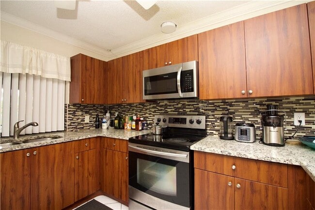 Building Photo - 8310 NW 54th Ct