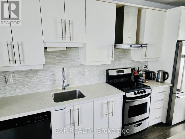 Photo du bâtiment - 530-530 N Service Rd
