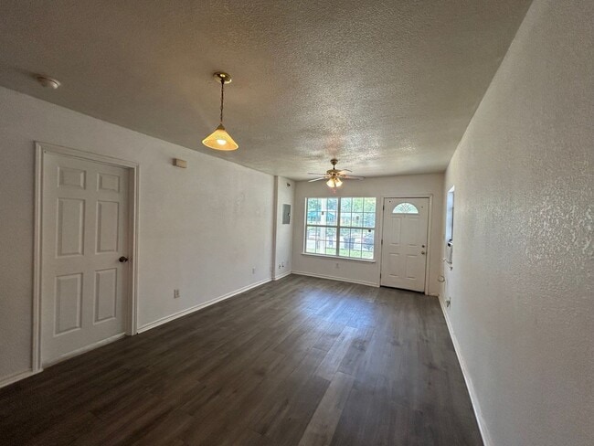 COMING SOON! Cute 3 Bedroom, 1 Bath Close to Downtown San Antonio. - COMING SOON! Cute 3 Bedroom, 1 Bath Close to Downtown San Antonio. House