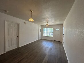 Building Photo - 319 Noria St