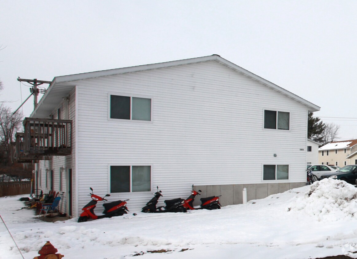 1821 7th St E, Menomonie, WI 54751 Apartments in Menomonie, WI