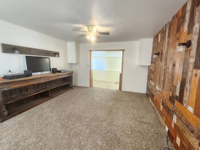 Building Photo - Beautifully Unique 3 bedroom 2 bath Home
