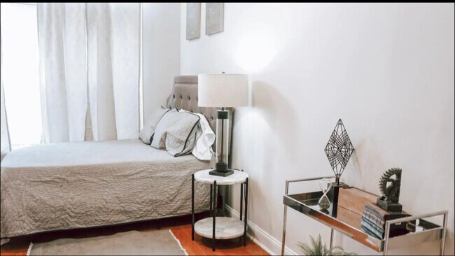 Foto del edificio - 662 Bleecker St