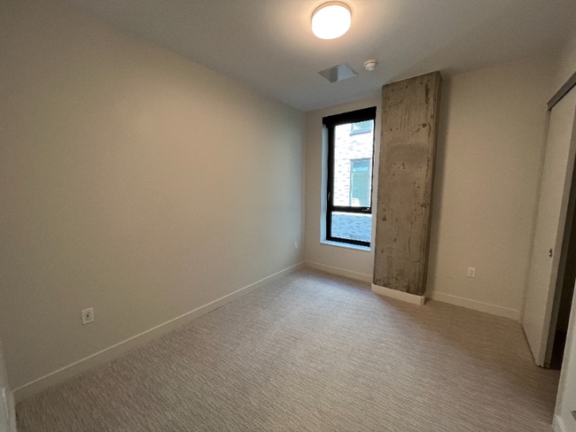 Building Photo - 1600 Market St