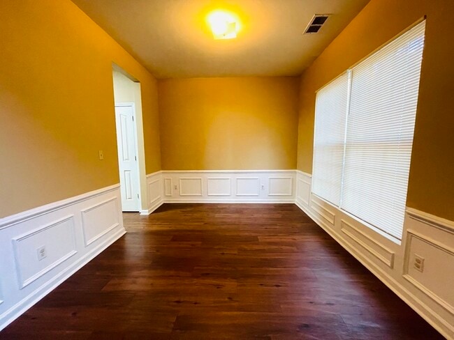 Building Photo - 5622 Wallace Cabin Dr