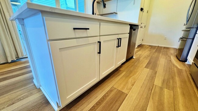 Building Photo - Fantastic Parkway Point 3 Bed 3 Bath 2 Car...