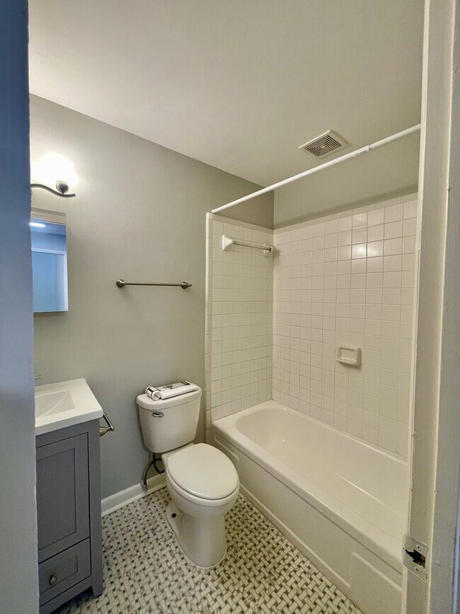 Foto del edificio - Newly renovated 2 bedroom apartment - Grea...