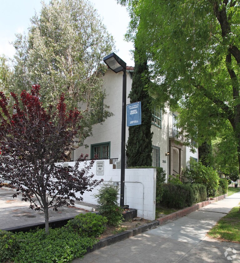 Building Photo - 3615 W Clark Ave