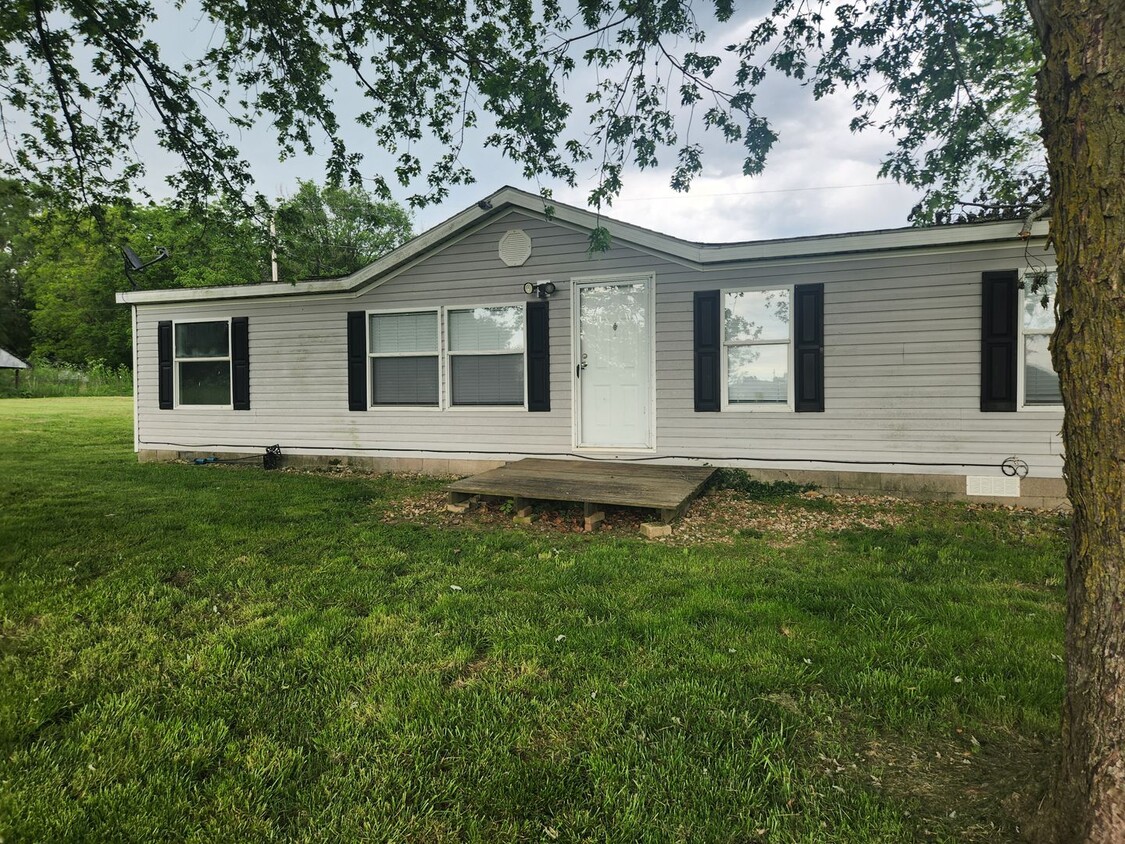 105 W Grant St, Clever, MO 65631 House Rental in Clever, MO