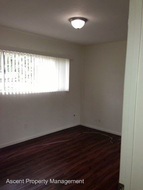 Building Photo - 1010 A Ave
