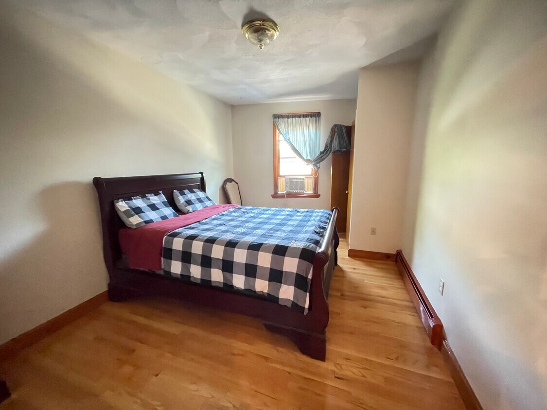 Building Photo - 1124 Cambridge St