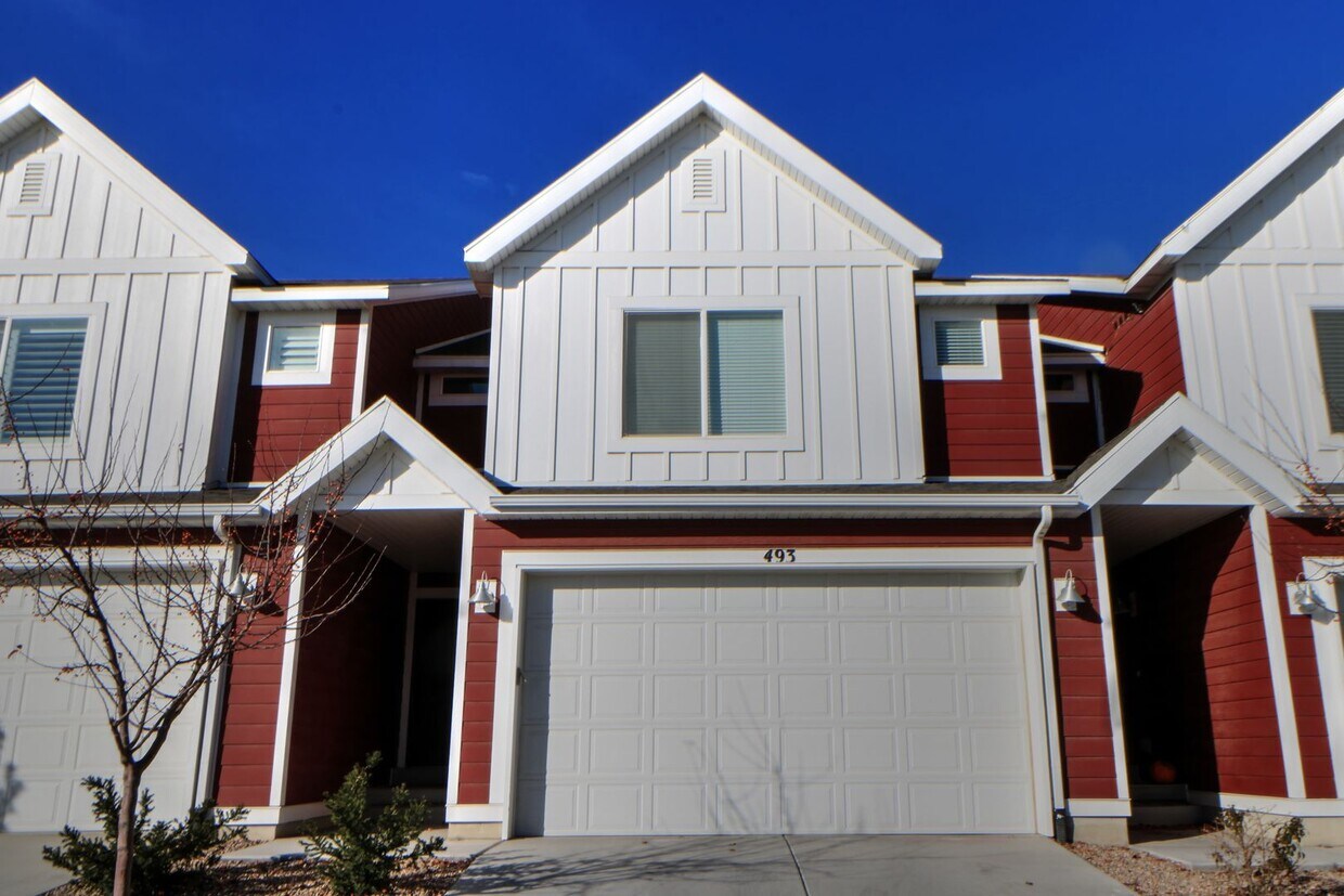 Foto principal - Townhome in Saratoga Springs