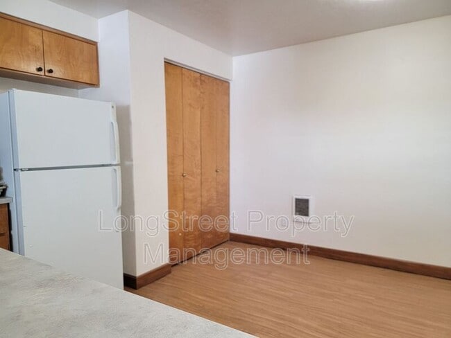 Foto del edificio - 627 3rd St SE