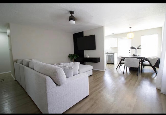 Foto del edificio - 7408 Rainmaker Rd SW