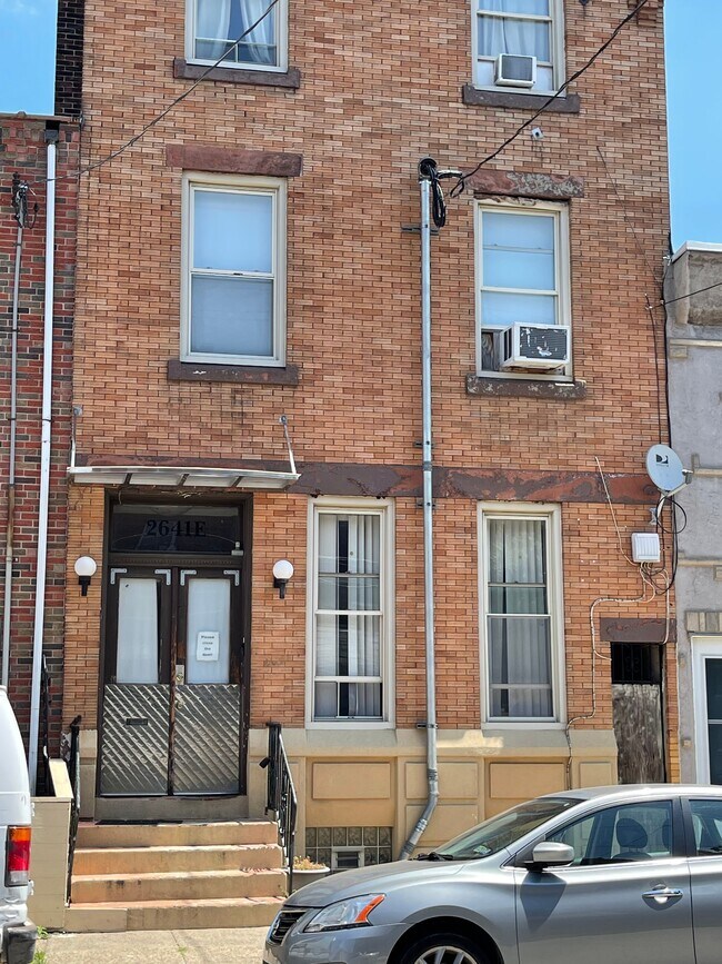 Building Photo - 2641 E Clearfield St
