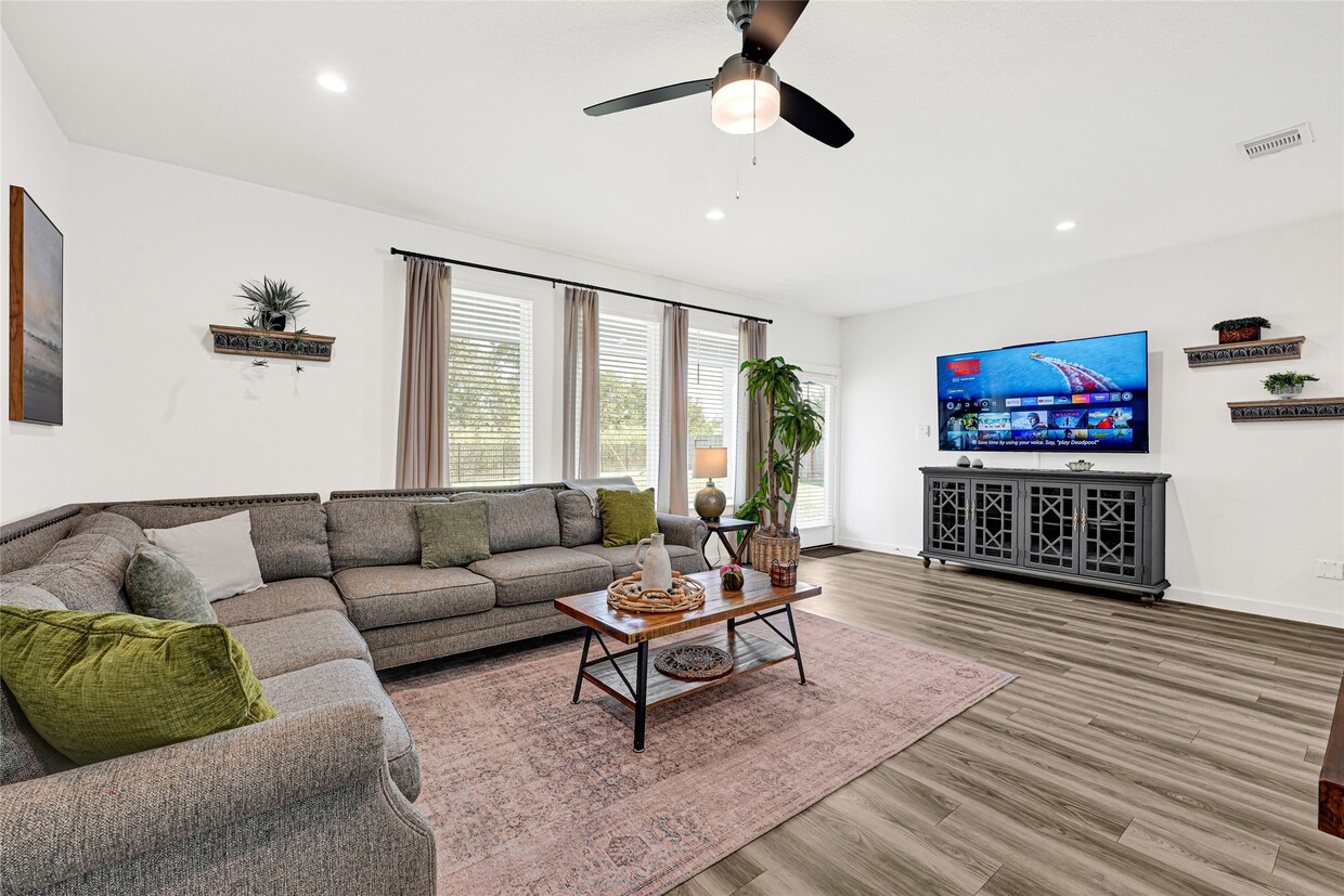 Foto principal - 3235 Creston Gate Dr