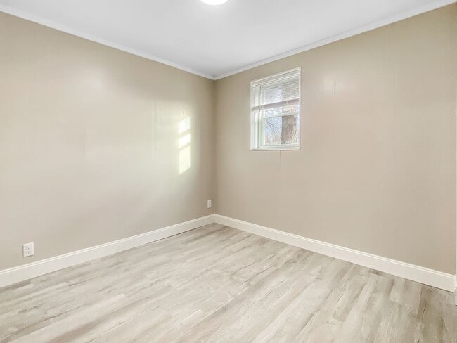 Building Photo - 104 S Beechtree St