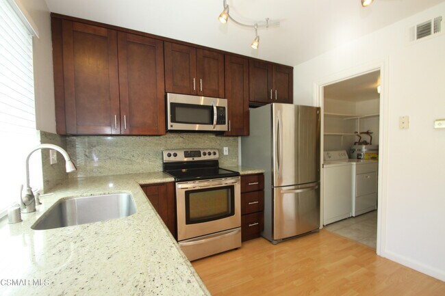 Foto del edificio - 2639 La Paloma Cir