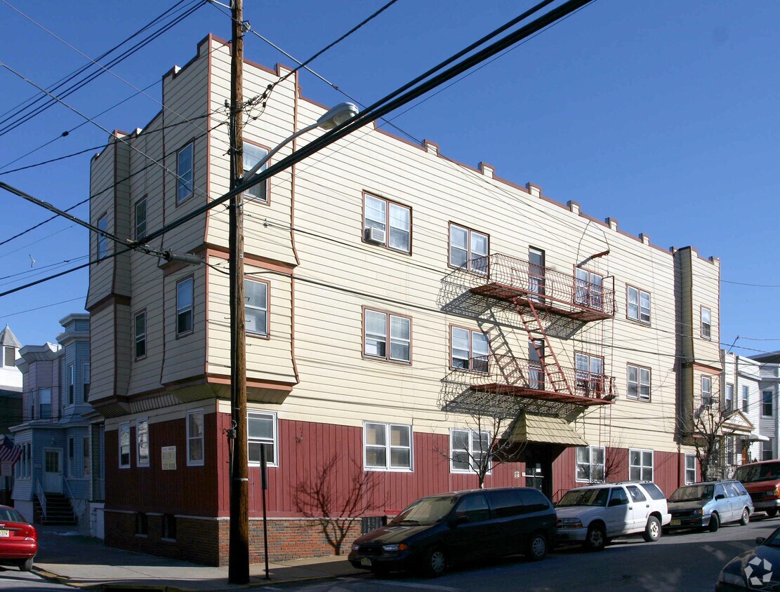 822 19th St, Union City, NJ 07087 Apartments in Union City, NJ
