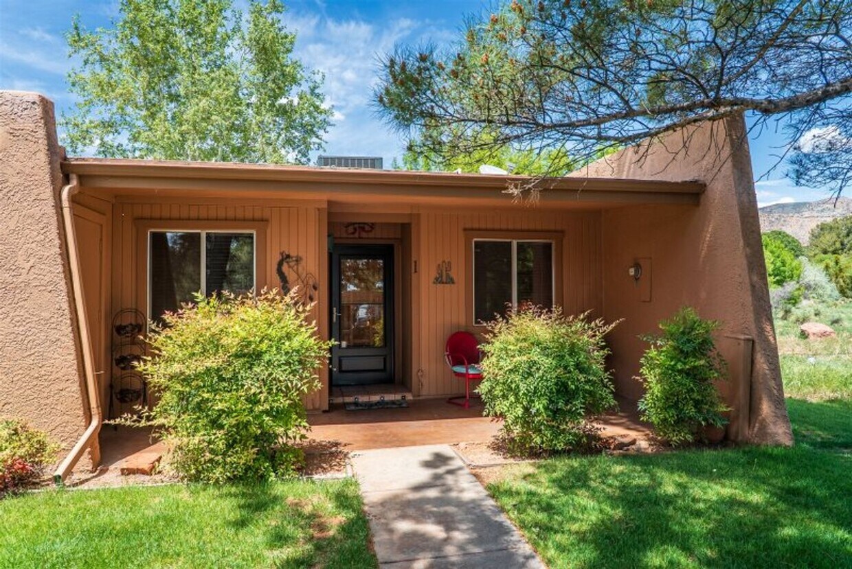Foto principal - FURNISHED - SEDONA VOC - GOLF COURSE VIEWS!