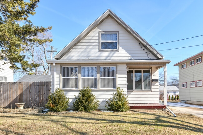 Building Photo - 422 S 89th St