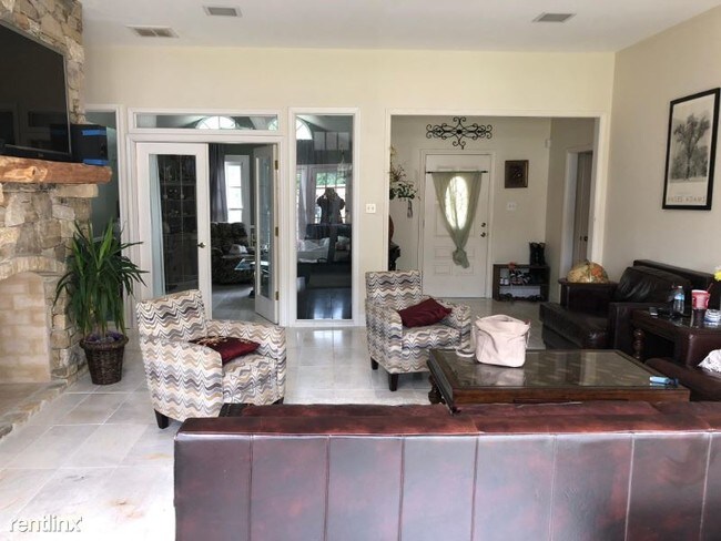 Building Photo - 3 br, 3 bath House - 708 Dove Cir