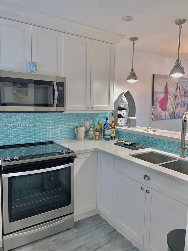 Building Photo - 325 Ocean Dr