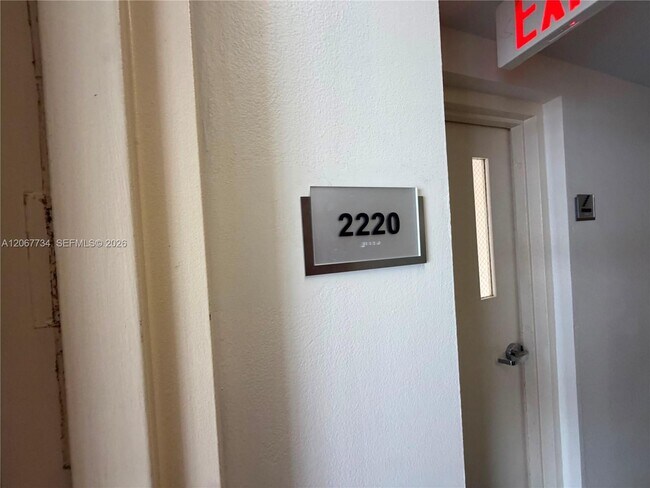 Foto del edificio - 7601 E Treasure Dr