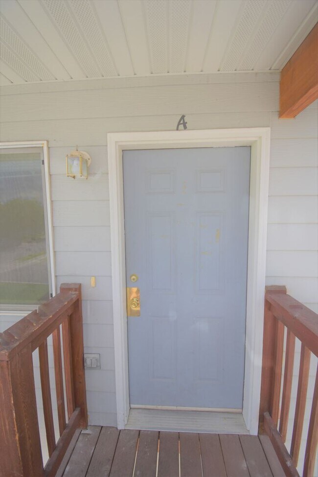 Foto del edificio - 2Bed with OFFICE and DETACHED GARAGE! Grea...